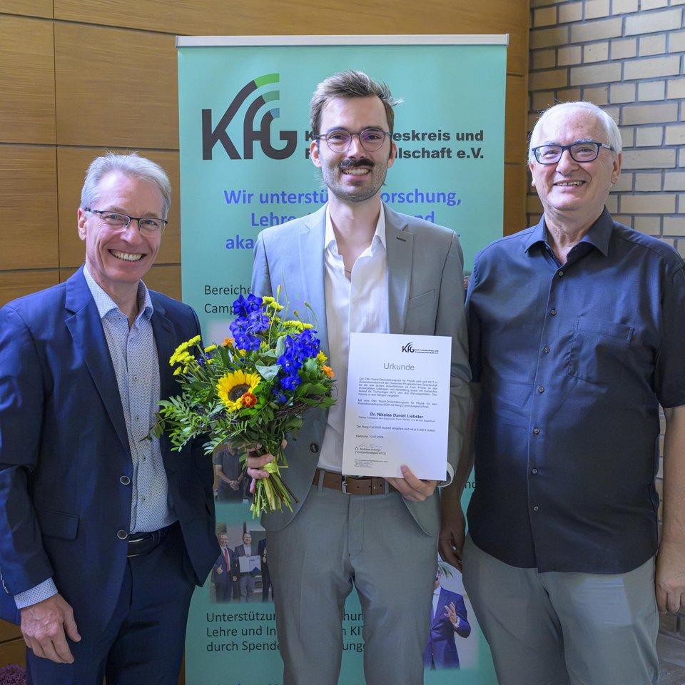 Nikolas Liebster receives Otto-Haxel-Award for Physics